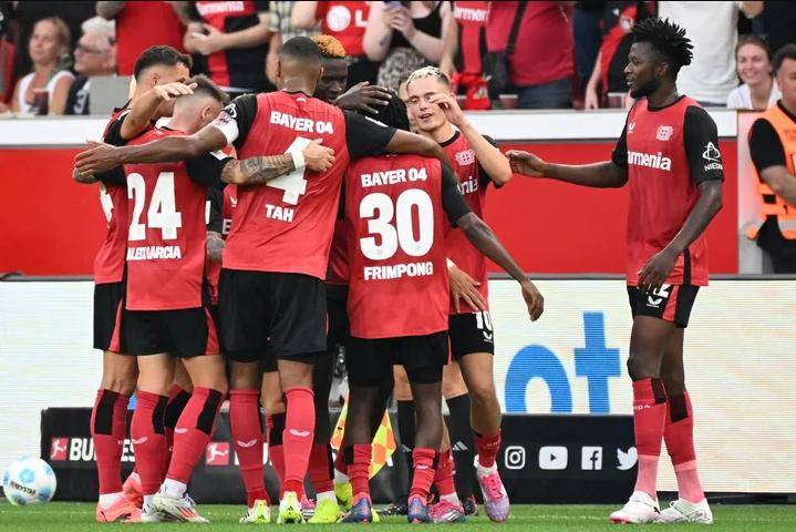 足坛悲喜一夜！巴萨4-3双杀死敌，甩皇马7分，多特蒙德4连胜争前4