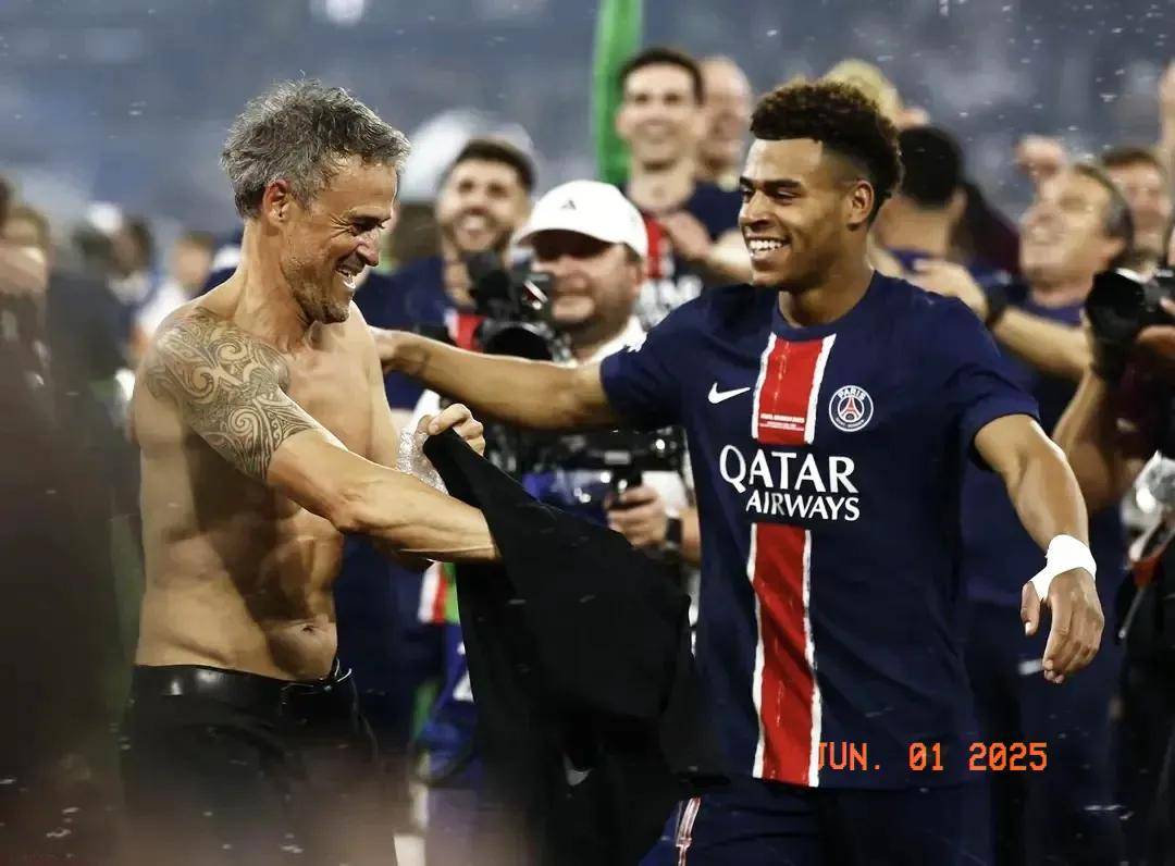 重大，19岁杜埃闪耀欧冠，恩里克再夺三冠王，姆巴佩发文恭贺巴黎